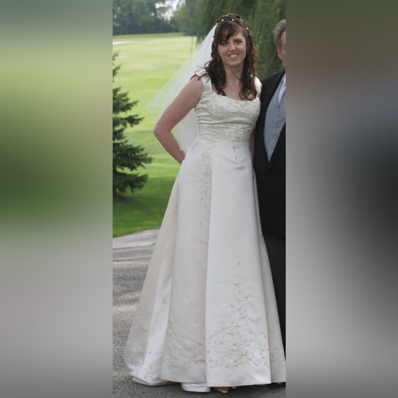 St. Patrick Dresses & Skirts - Champagne Satin Embroidered Wedding Dress With Train Size 12